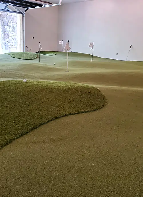 indoor putting green installed by SYNLawn