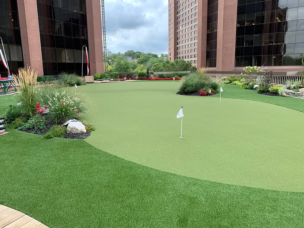 How Does SYNLawn New York Artificial Grass Stand Up to the Winter Weather?