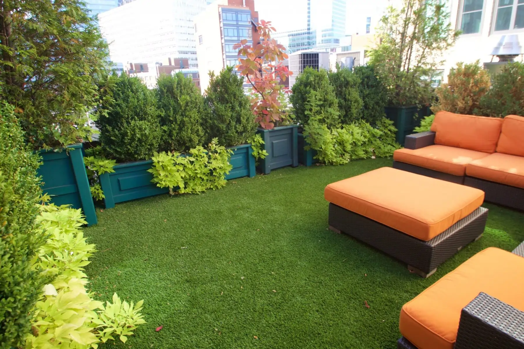 Artificial grass on roof-deck in New York