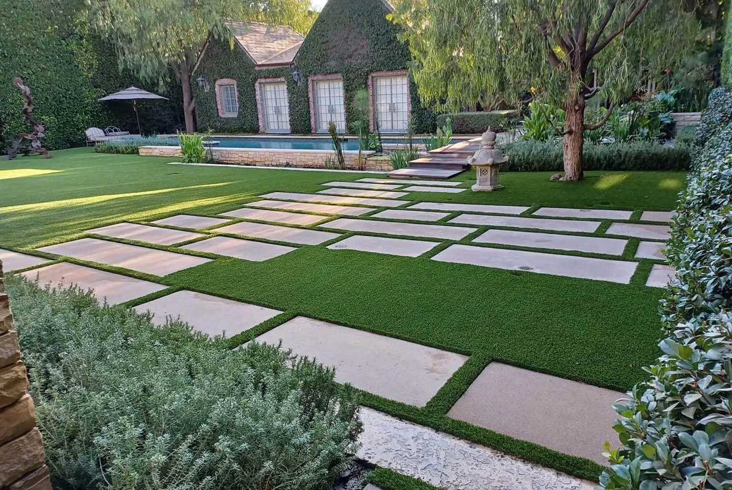 residential-lawn-gal-5 new york artificial grass lawn with pavers
